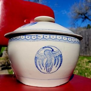 Vintage Lillian Vernon Farmhouse style serving bowl with lid